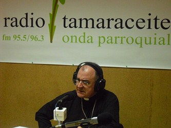 Visita del Obispo a Radio Tamaraceite