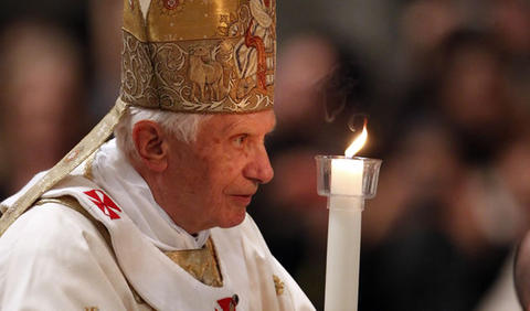 Benedicto XVI: «La fe muestra la luz de Dios»