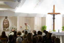 “El cristiano debe vencer la tentación de entrometerse en la vida de los otros”