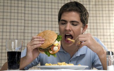 Un adolescente a la mesa, en ‘Espacios de familia’