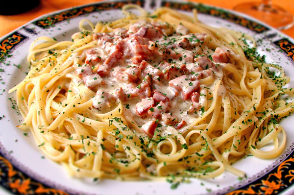 Ensalada de mejillones y espaguetis a la carbonara, ‘En la cocina’