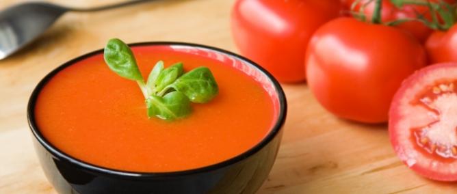 Gazpacho con productos canarios, ‘En la cocina’