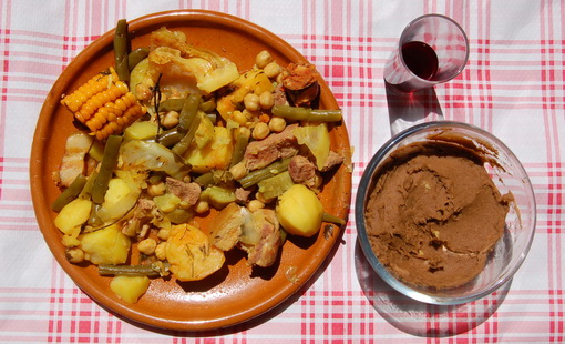 Puchero canario con su sopa de fideos, ‘En la cocina’
