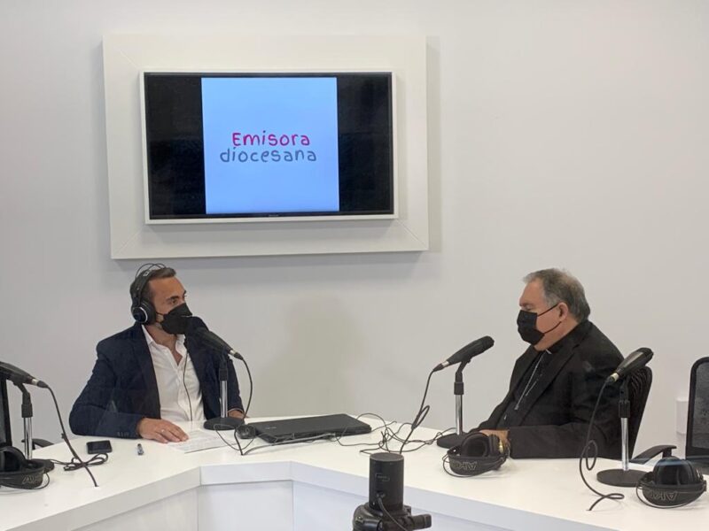 El obispo de Canarias, José Mazuelos, entrevistado en la Emisora diocesana